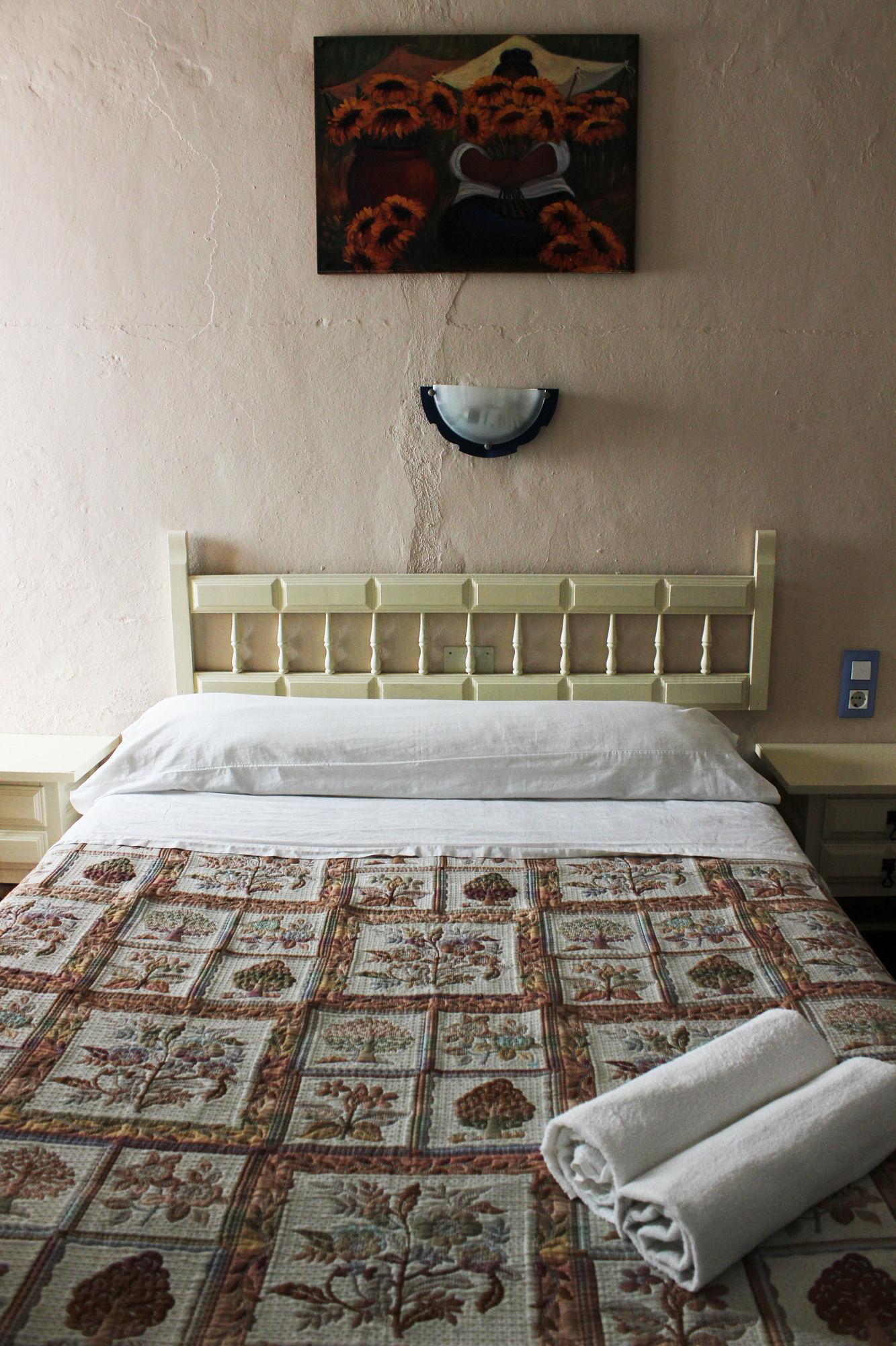 Pension Lisdos Seville Exterior photo
