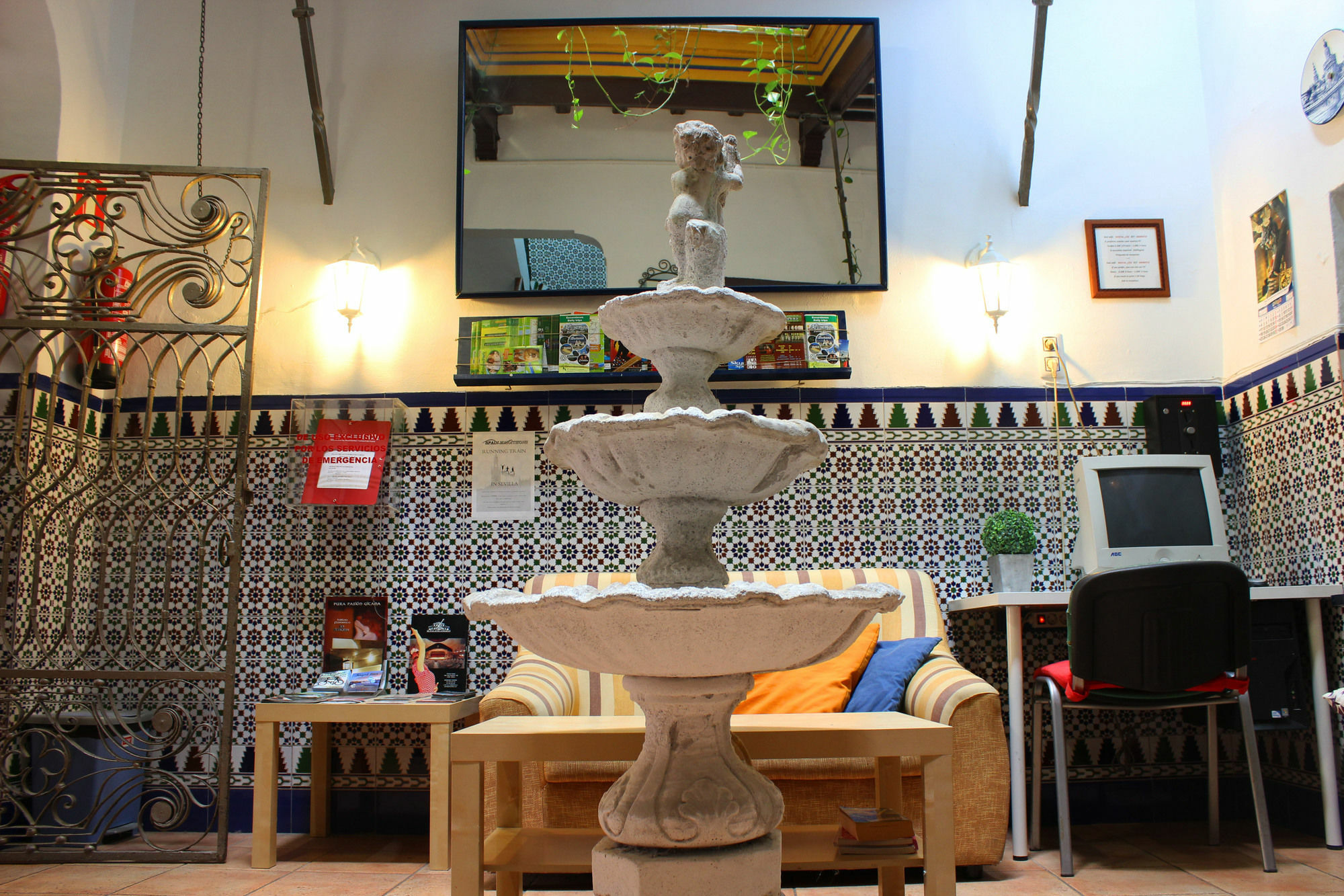 Pension Lisdos Seville Exterior photo